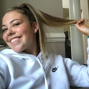 Meet your Posher, Caitlin